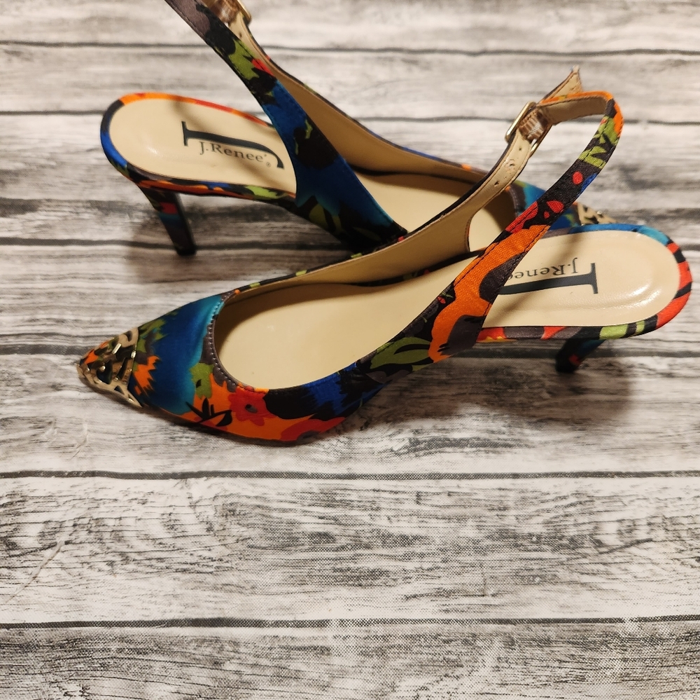 J.Renee Multi-Colored Heels with‎ Floral Pattern and Gold Toe - Picture 9 of 10